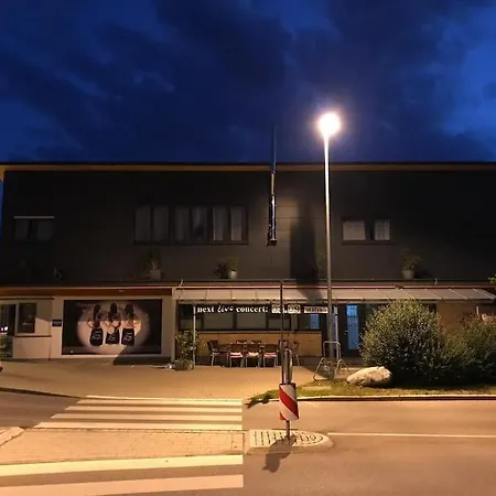 Musikbuehne Flieger - Das Konzept - Loften In Einer Kneipe Tettnang Exterior photo