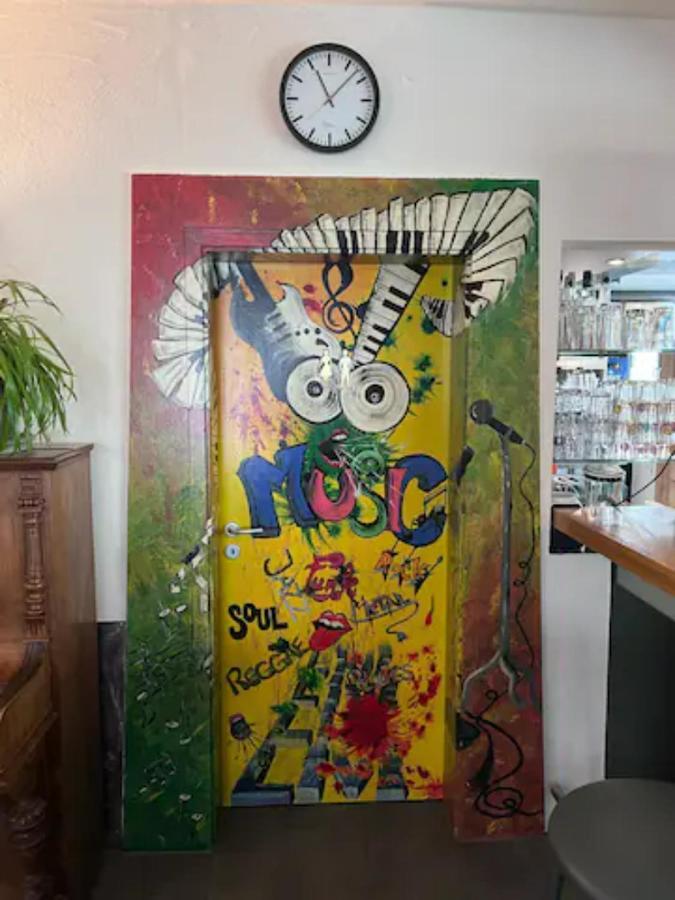 Musikbuehne Flieger - Konzept - Loften In Einer Kneipe Apartment *